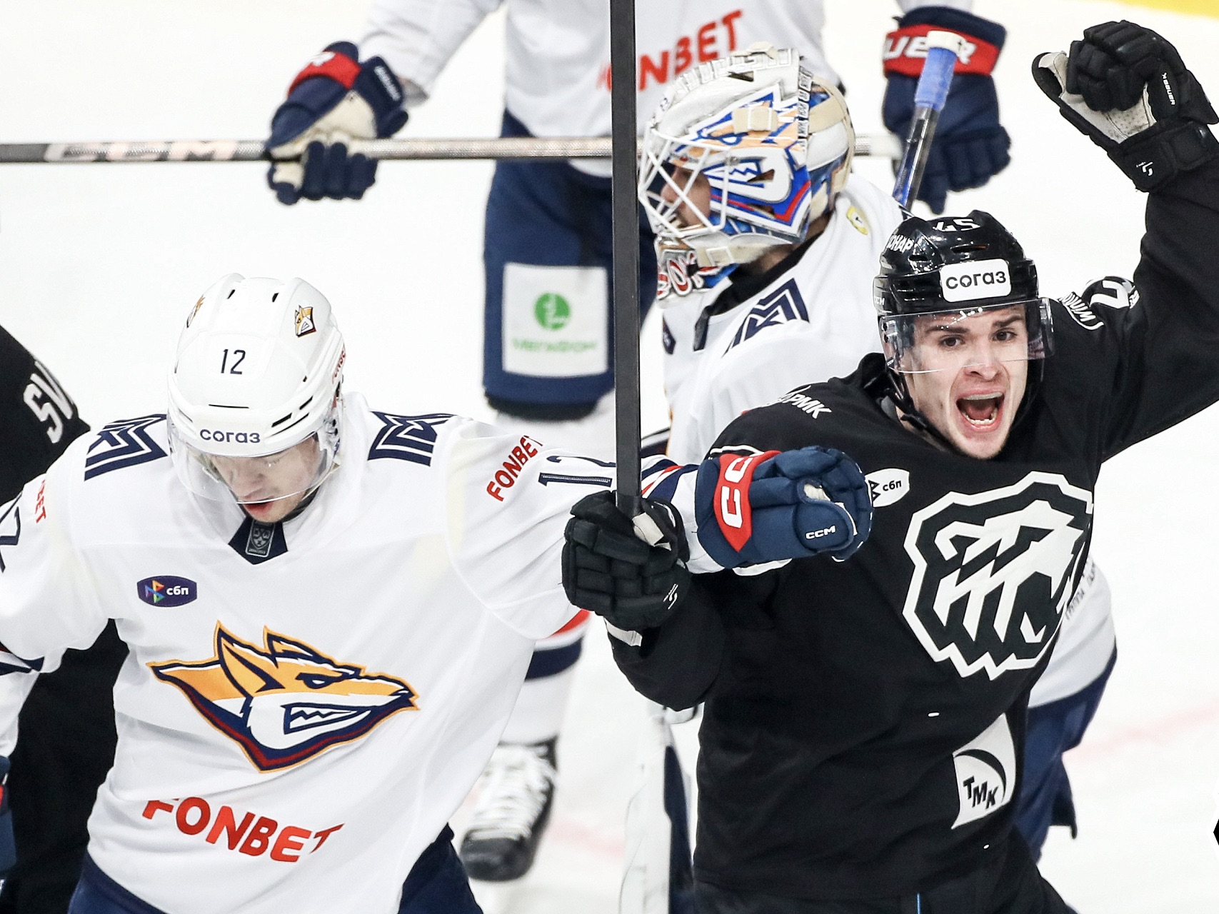 «Трактор» дома разгромил «Магнитку»