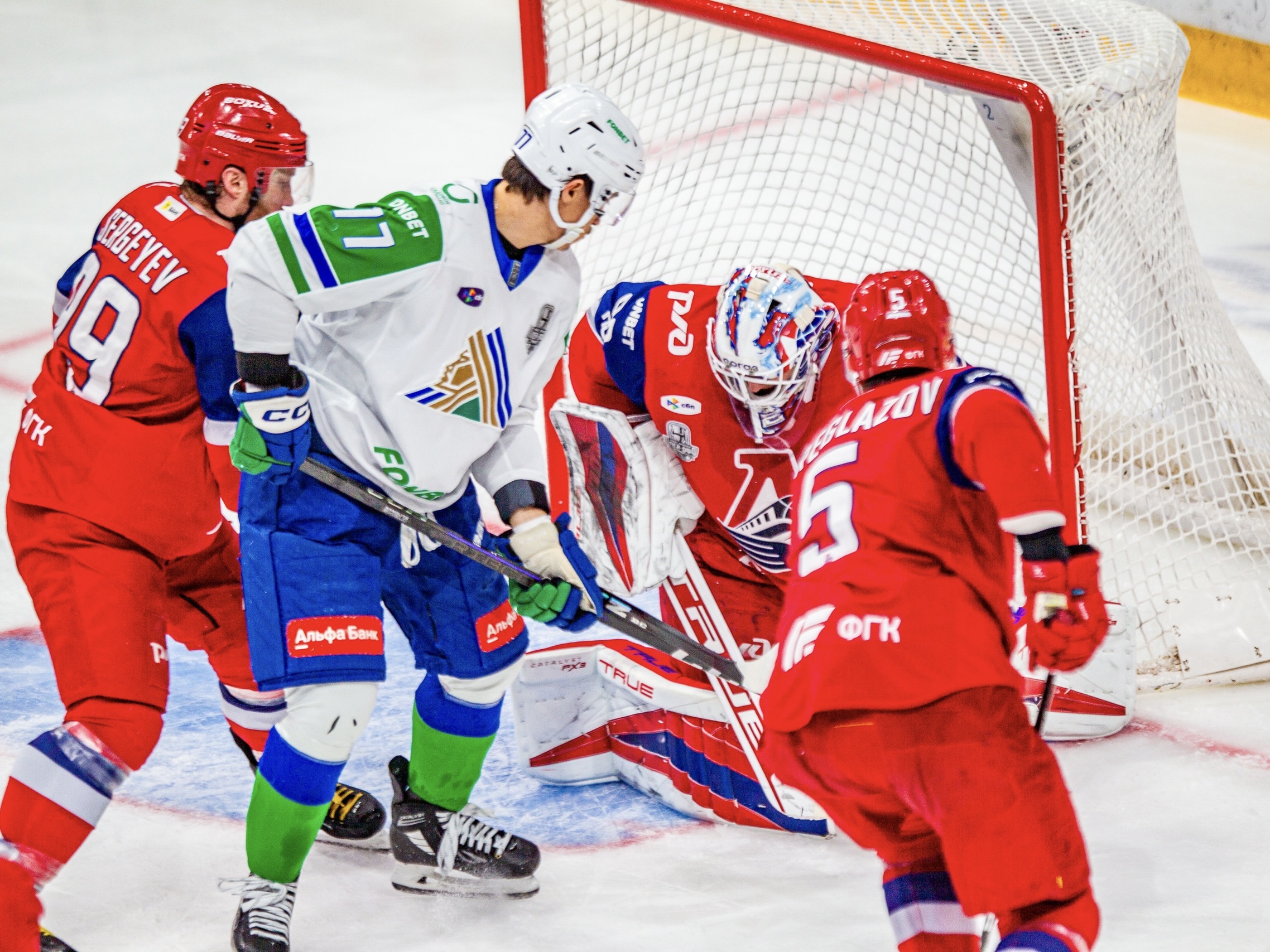 «Локомотив» уступил на старте полуфинала