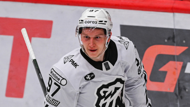 Василий Глотов — нападающий «Трактора»