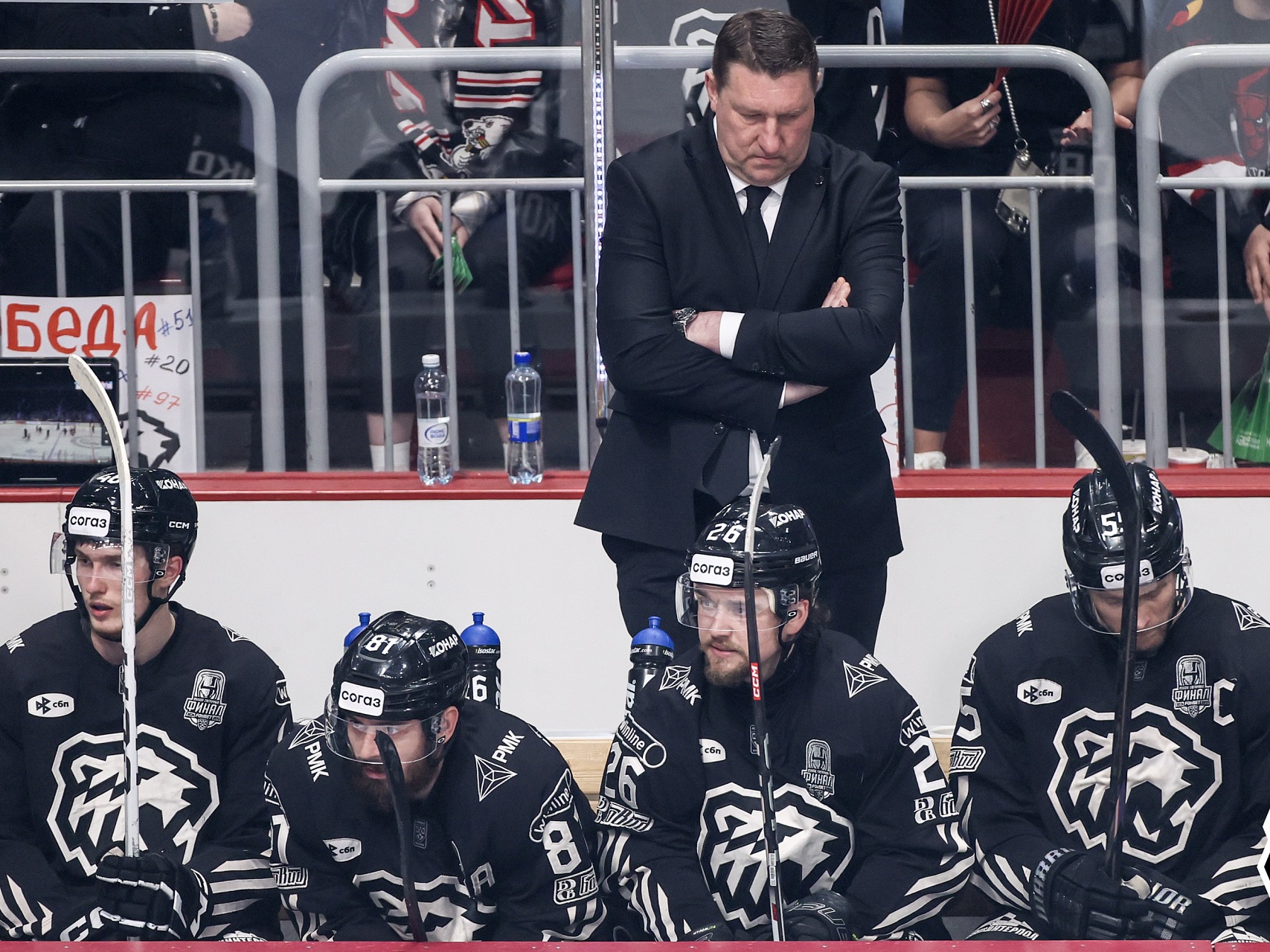 «Трактор» уступил дома