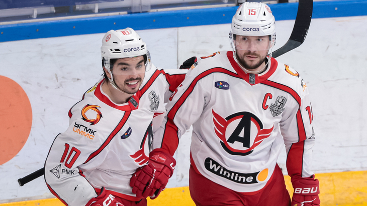 Ник Меркли (справа)