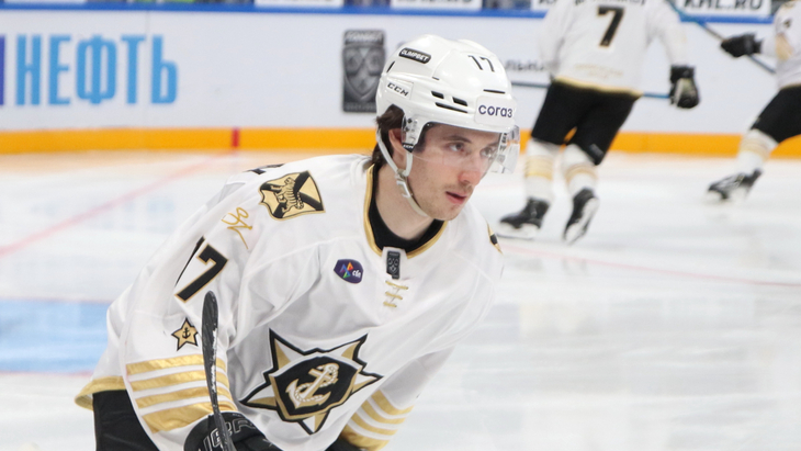 Дмитрий Завгородний — нападающий «Адмирала»