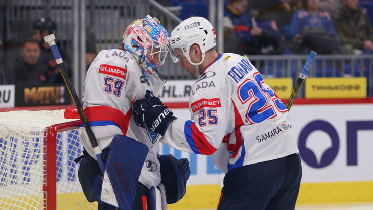 Иван Романов (справа)