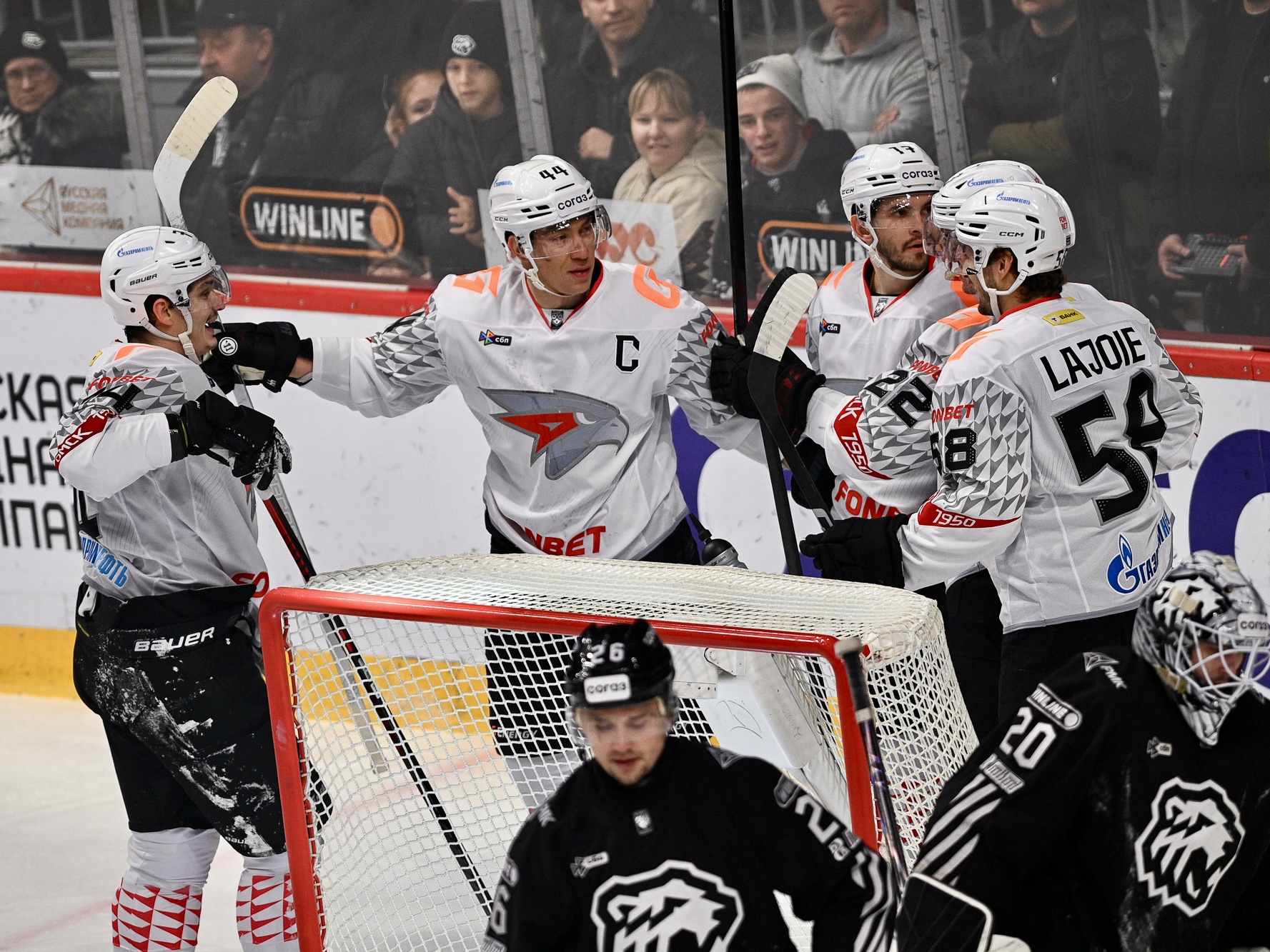 «Авангард» обыграл «Трактор» 