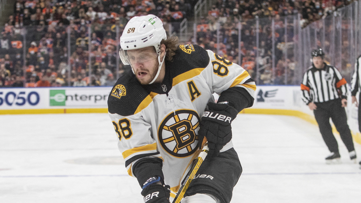 Давид Пастрняк — нападающий «Бостона»