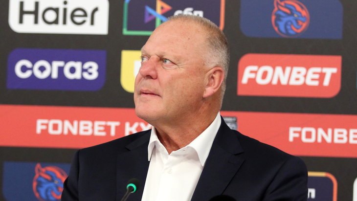 Жерар Галлан — главный тренер «Шанхайских Драконов»