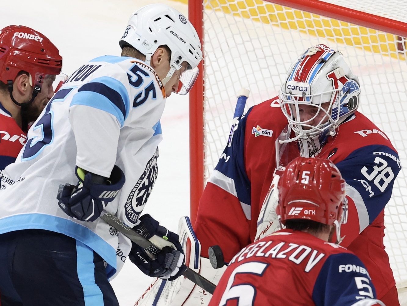 «Локомотив» разгромили «Сибирь»