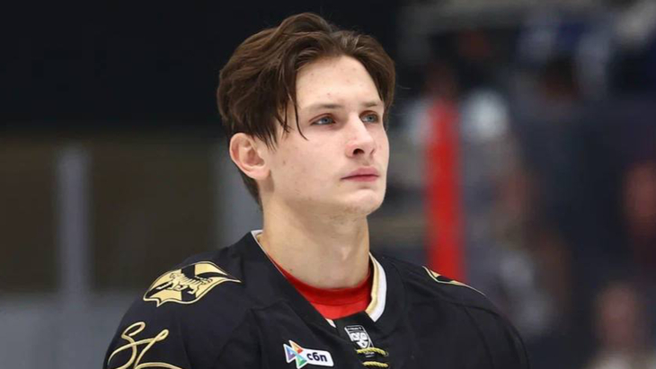 Александр Дарьин — нападающий «Адмирала»