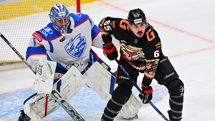 Фрагмент матча «Авангард» — «Лада»