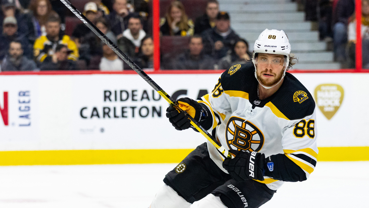 Давид Пастрняк — нападающий «Бостона»