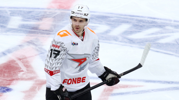 Константин Окулов — нападающий «Авангарда»