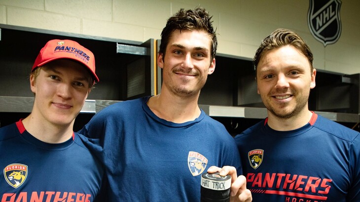 Мэйсон Марчмент (по центру