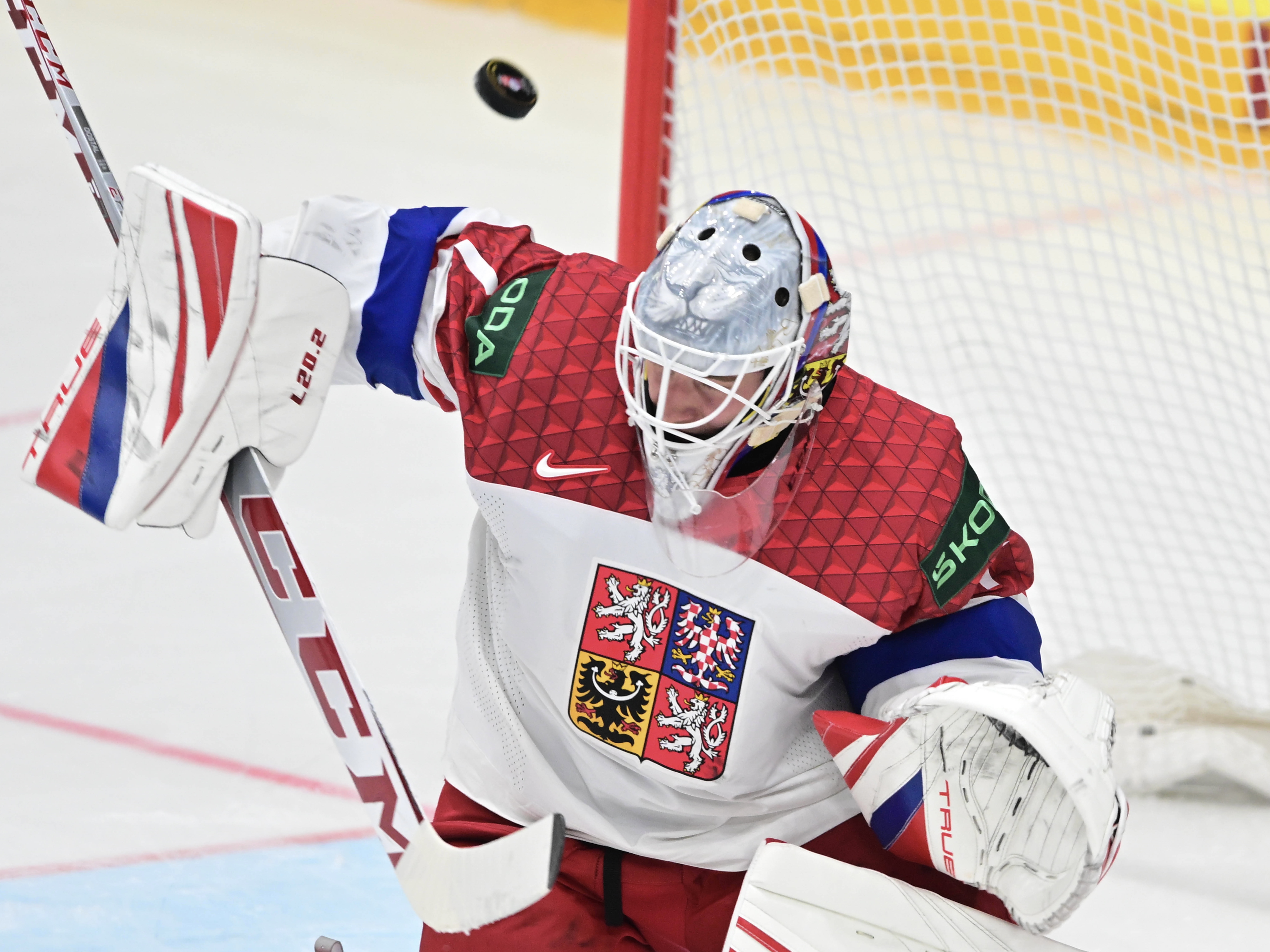 Лукаш Достал