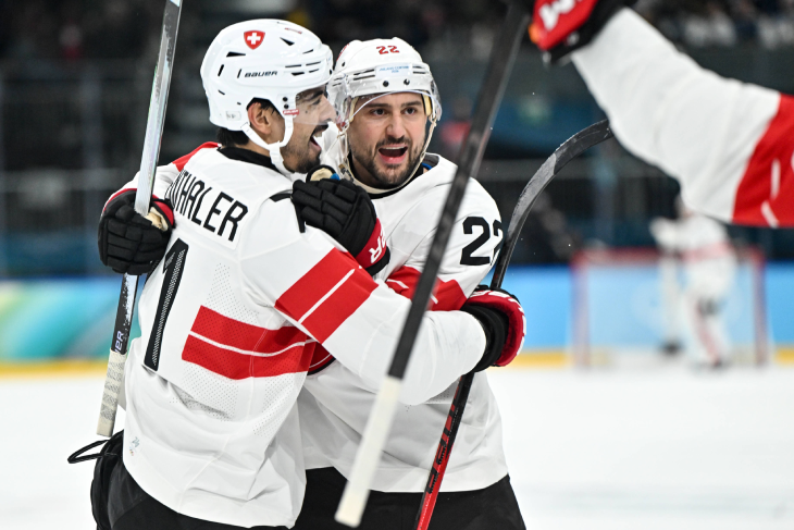 Игроки Швейцарии празднуют гол