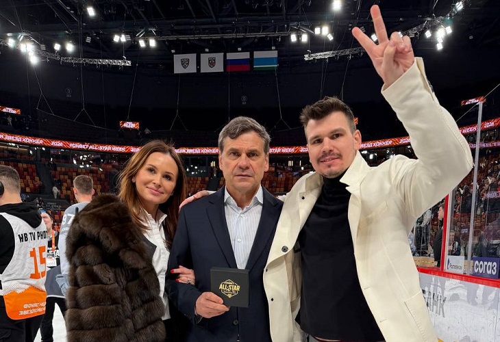 Дмитрий Квартальнов с женой и сыном Никитой