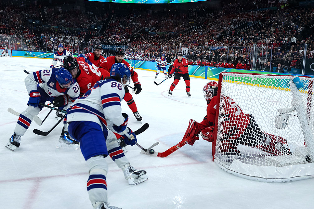 Джек Хьюз забивает победную шайбу на второй минуте овертайма