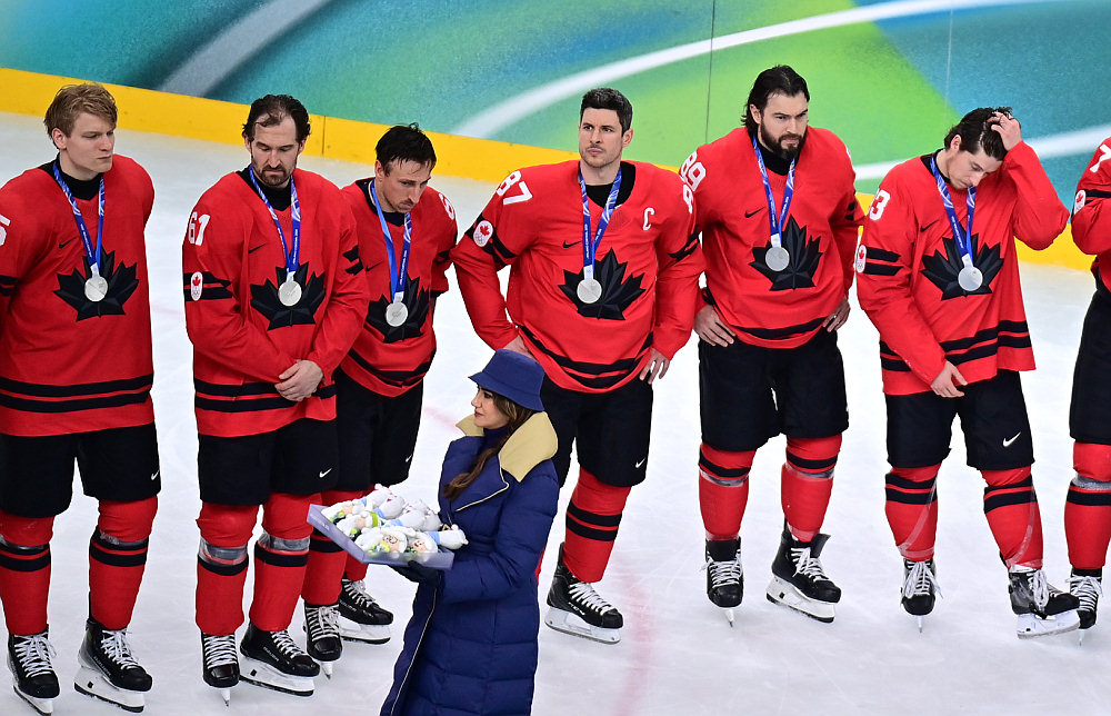 Сборная Канады с серебряными медалями