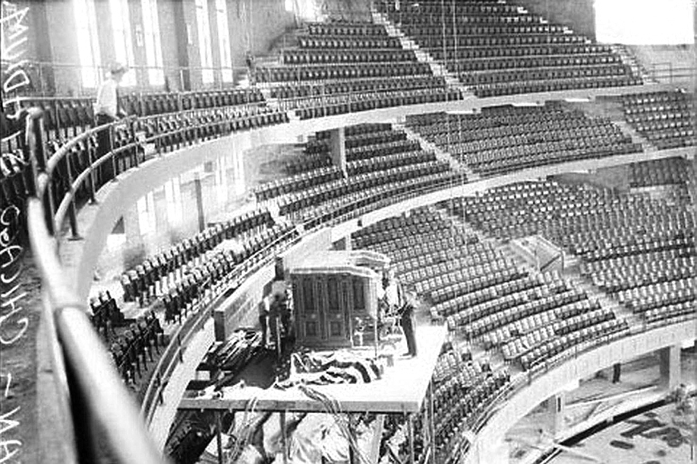 Установка органа Barton на арене Chicago Stadium, 1932 год