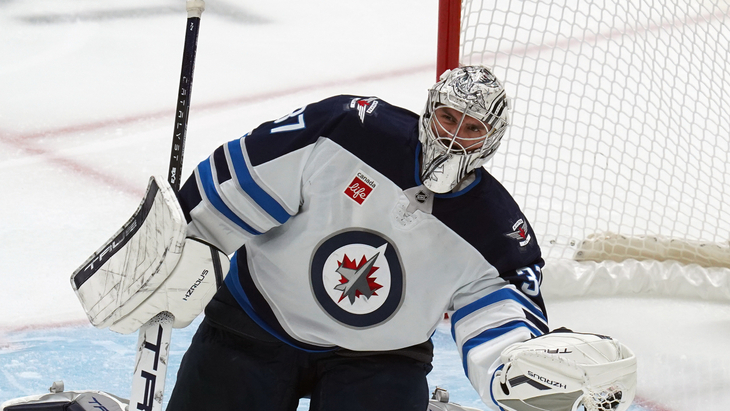 Коннор Хеллебайк — голкипер «Виннипега»