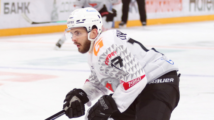 Константин Окулов — нападающий «Авангарда»