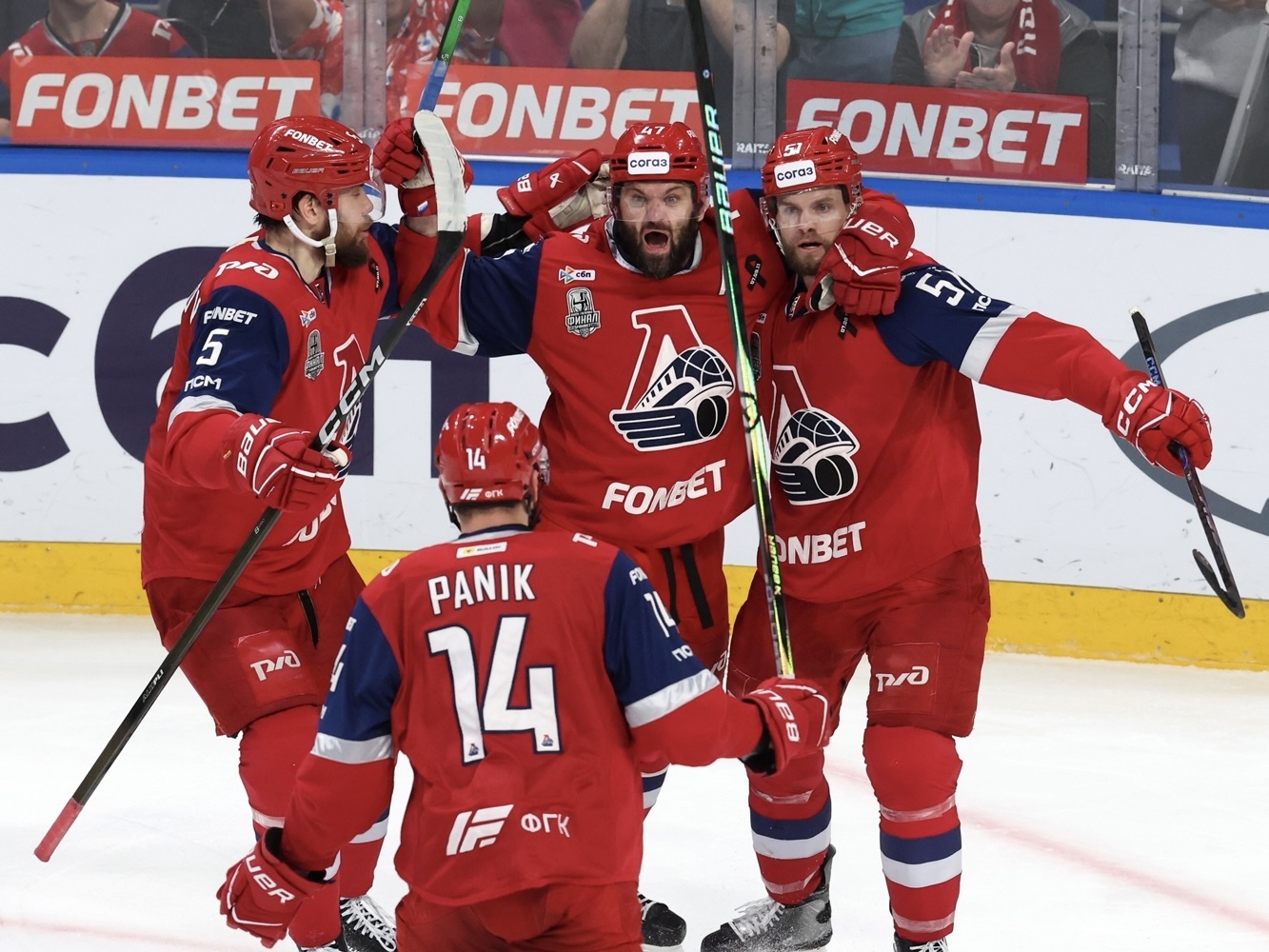 «Локомотив» разгромил «Ак Барс» в пятой игре