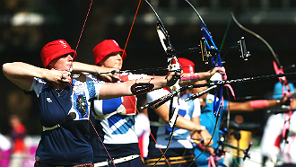 участницы квалификационного турнира по стрельбе из лука