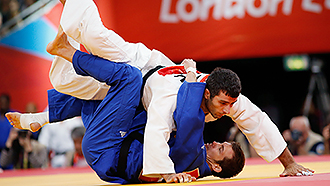 Кирилл Денисов (в белом)