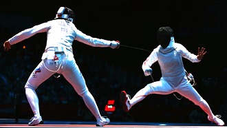 Аида Шанаева (слева)