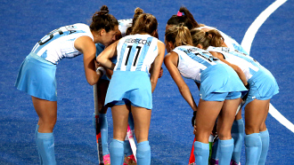 Аргентинские хоккеистки на траве