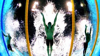 Заплыв Евгения Коротышкина и Майкла Фелпса