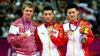 Дмитрий Ушаков в компании китайцев