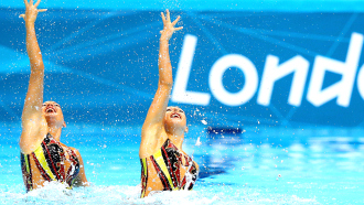 Мария Королева (справа)