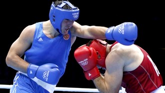 Магомед Омаров атакует