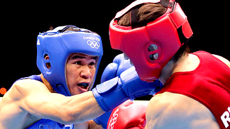 Давид Айрапетян (в красном)