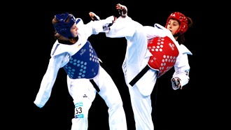 Анастасия Барышникова (в синем)