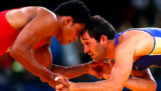 Бесик Кудухов (справа)