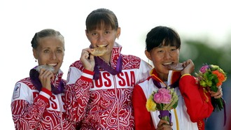 Ольга Каниськина и Елена Лашманова в компании китаянки Шэньцзе Цеянг