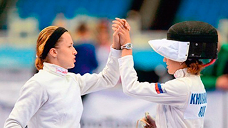 Евдокия Гречишникова (слева)