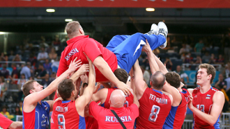 Сборная России празднует победу