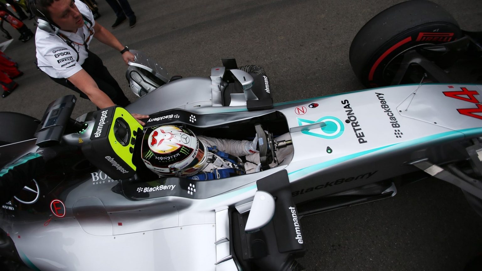 Британец спустя год вновь выиграл российскую гонку