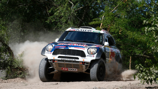 Джип врезался в зрителей, пострадали по меньшей мере 8 человек