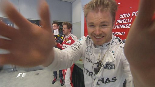 Росберг остается лидером сезона