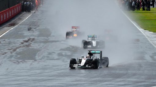 Хэмилтон отстает от лидирующего в чемпионате Росберга на четыре очка