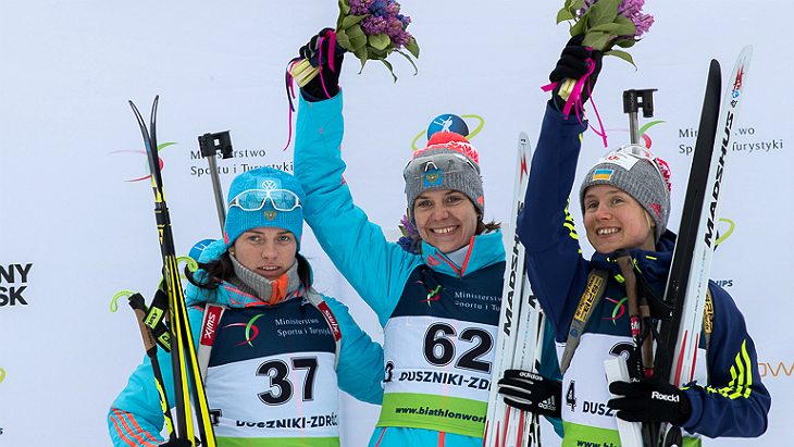 Ирина Старых (в центре)