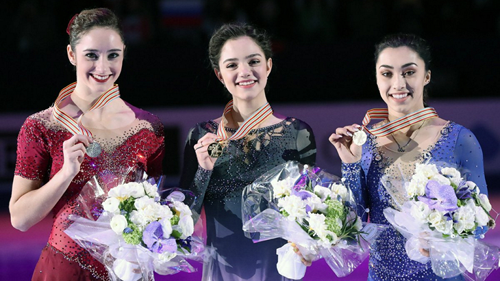 Евгения Медведева уверенно опередила канадок