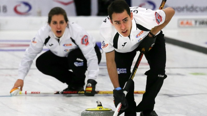 Россияне победили испанцев на ЧМ по керлингу в дабл-миксте
