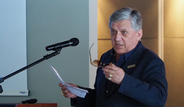 Александр Тихонов