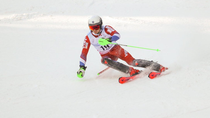 Горнолыжник Ефимов выиграл золотые медали в слаломе на Универсиаде