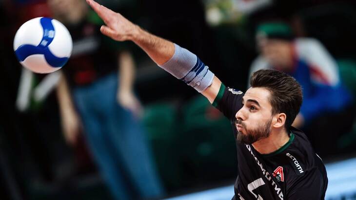 Блокирующий «Локомотива» Мартин Атанасов