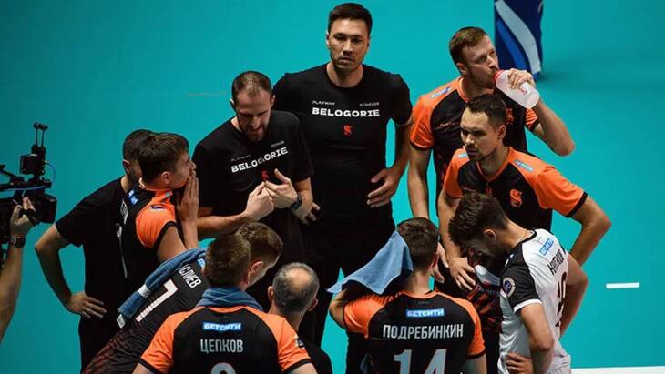 Олимпийский чемпион Александр Волков (в центре) сейчас тренирует «Белогорье»